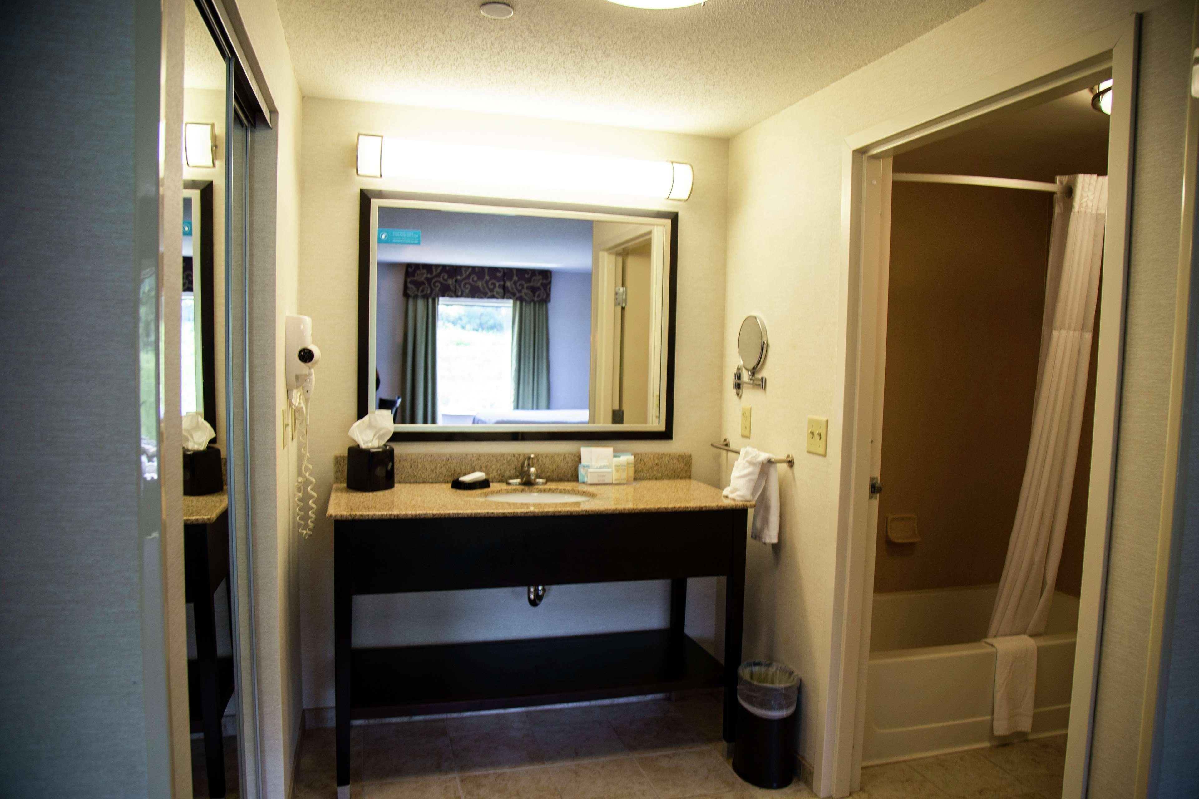 Hampton Inn & Suites Sharon West Middlesex Dış mekan fotoğraf